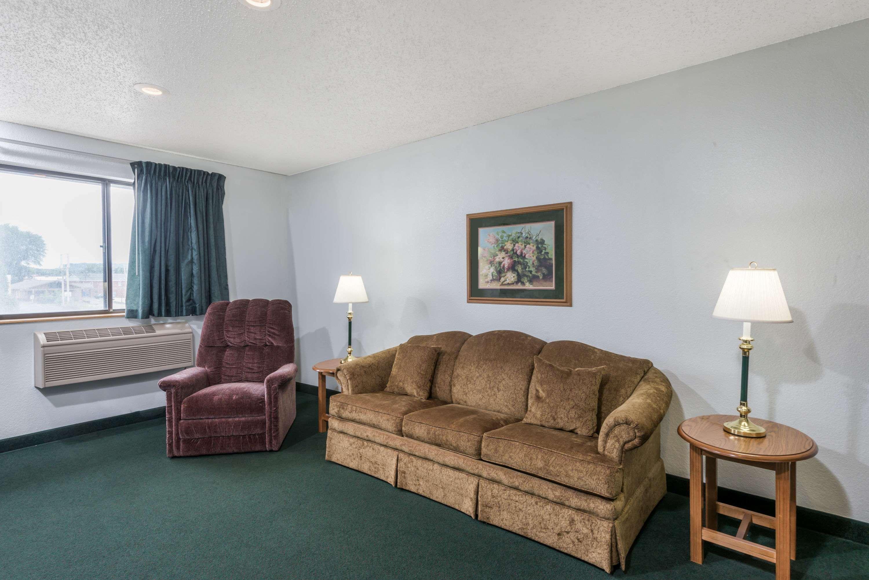 Super 8 By Wyndham Hotel