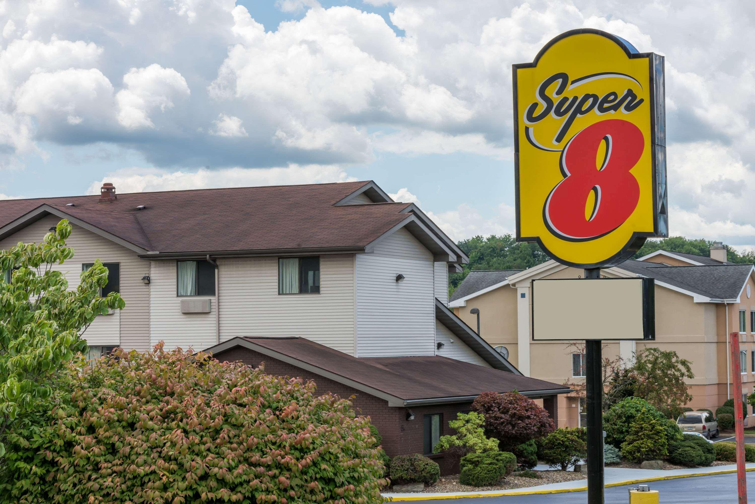Super 8 By Wyndham Hotel